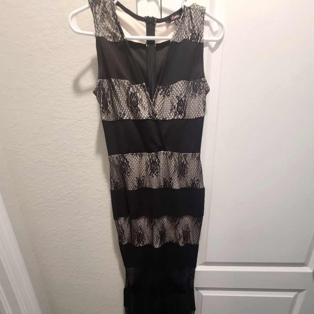 Size m black dress!